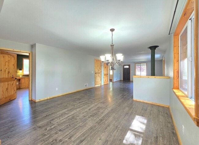 Building Photo - 3 Bedroom Home in Marysville Now Available!