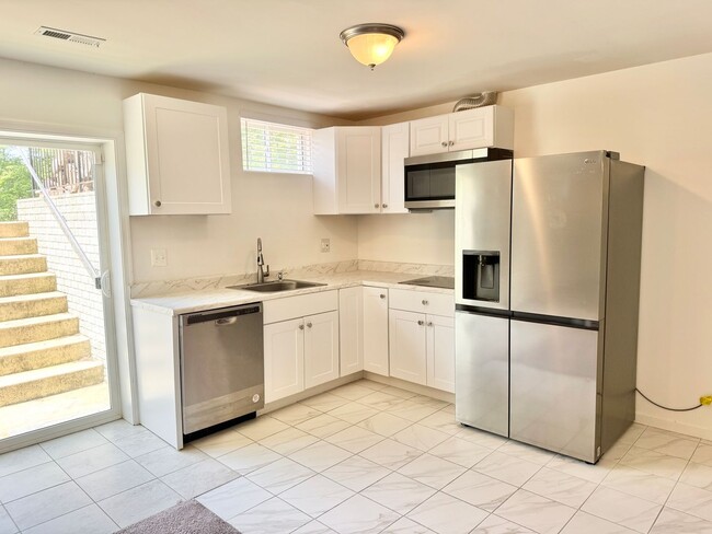 Building Photo - CLOSE TO BROOKE POINT VRE - LARGE ACREAGE HOME - STAFFORD- BASEMENT KITCHENETTE