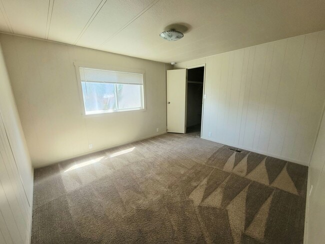 Building Photo - Comfortable Richland Home with Large Yard ...