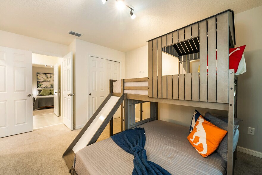 Building Photo - 1566 Mermaid Cv Wy