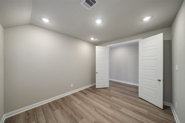 Building Photo - 17716 Ml Mnr Dr