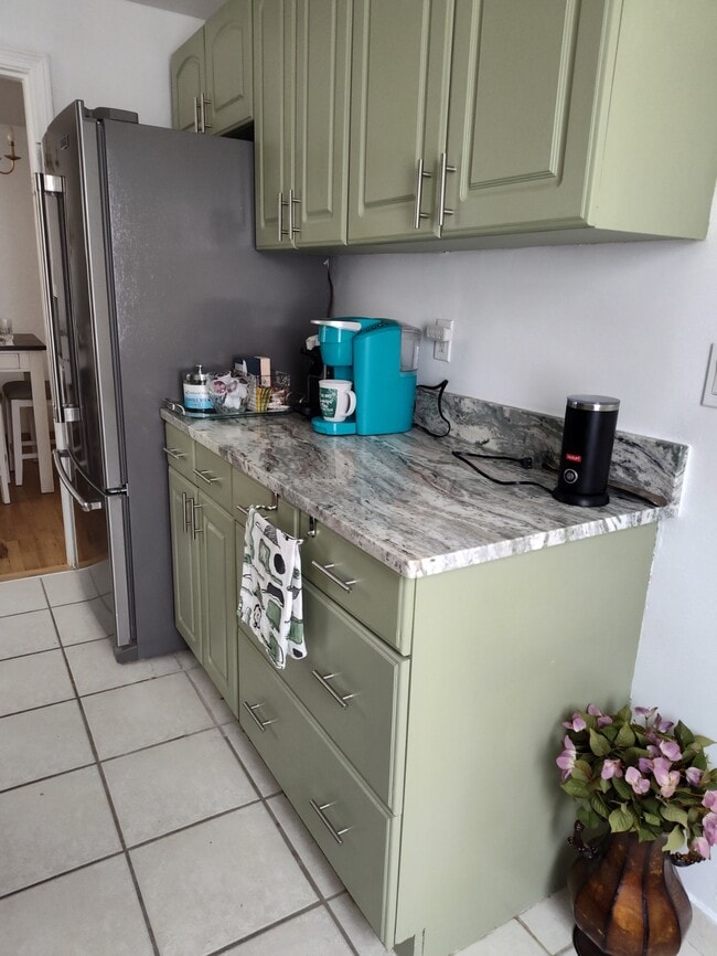 Building Photo - 1718 Fallowfield Ave