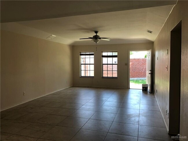 Building Photo - 301 E La Vista Ave