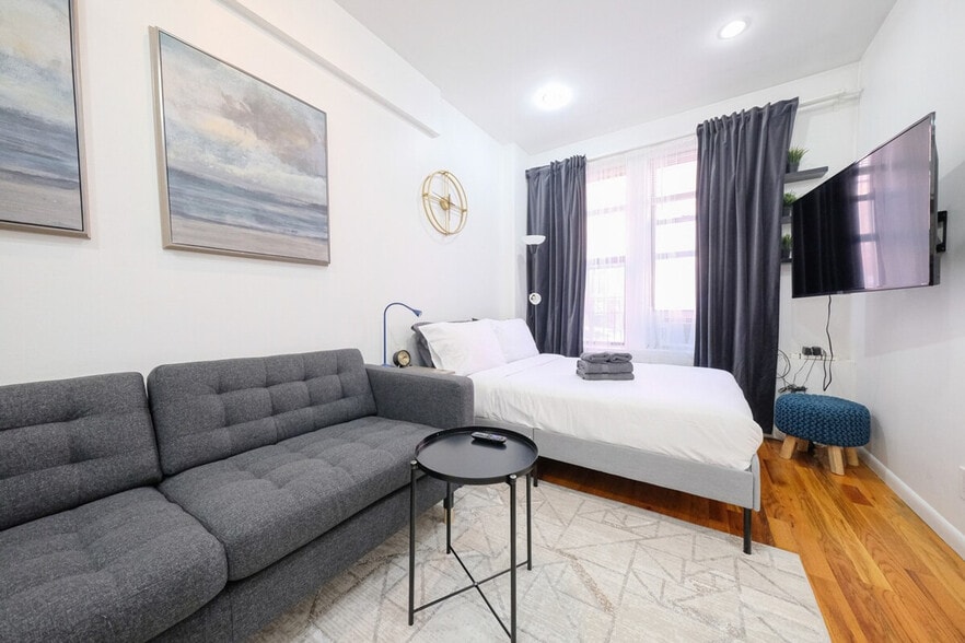 Building Photo - 310 E 103rd St