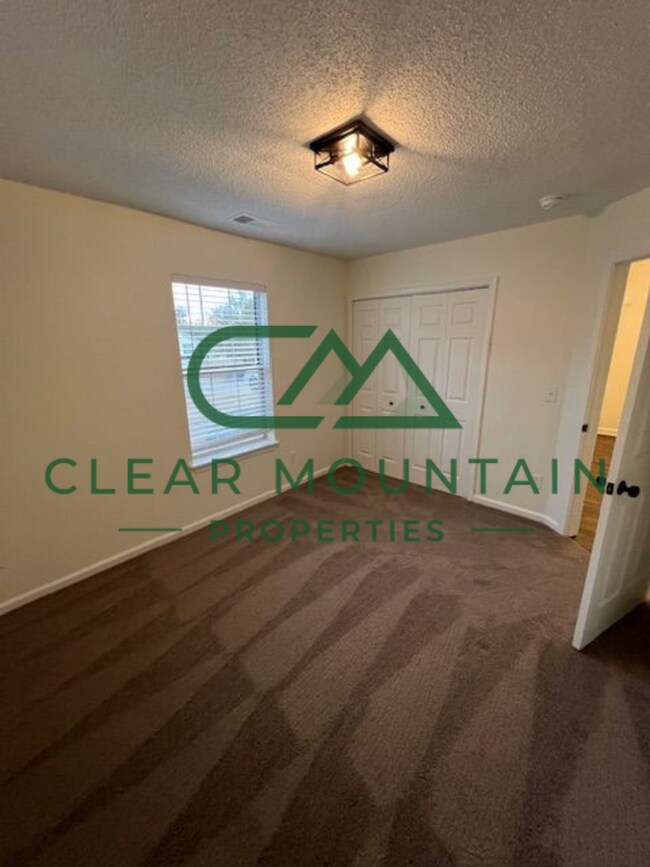 Building Photo - 3 Bedroom Updated Single Family Home