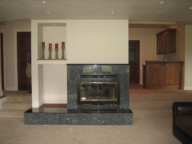 Building Photo - Country Living Close to Downtown CDA!