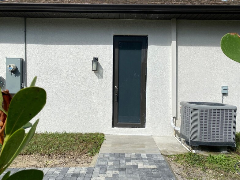 Building Photo - 3677 37th Ave NE