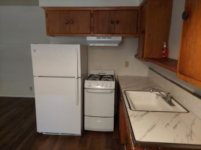 Building Photo - One bedroom apartment near Stateline