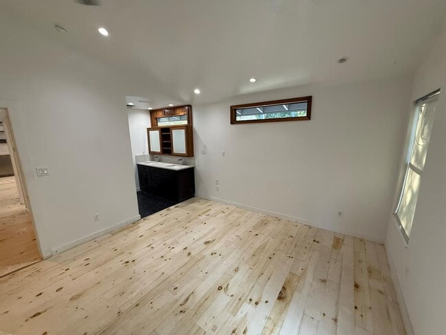 Building Photo - 5411 Manor Rd