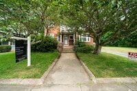 Building Photo - 48 Seaver St