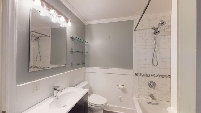 Building Photo - 419 Webster Pl