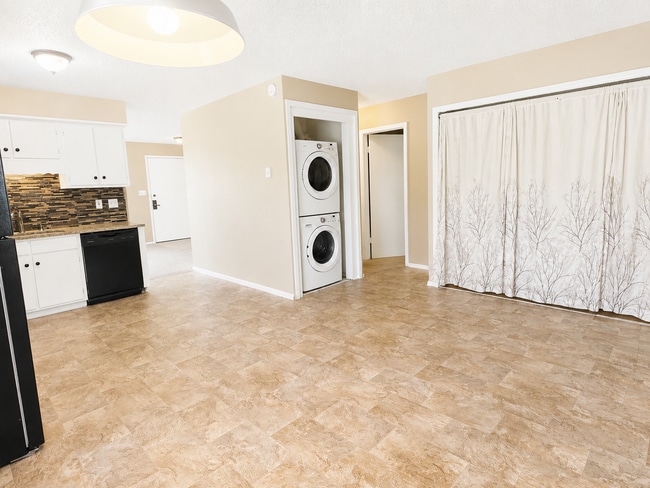 Building Photo - Denver Apartment Near Cherry Creek Trail & Garland Park