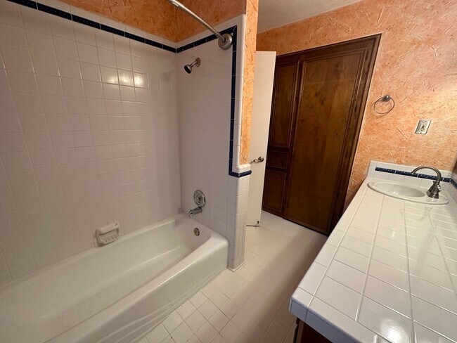 Building Photo - 606 Wilshire - 4/Bed 2/Bath