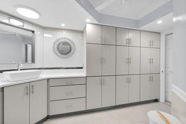 Building Photo - 5049 N Hwy A1A