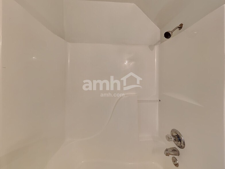 Building Photo - 524 Ryan Ave