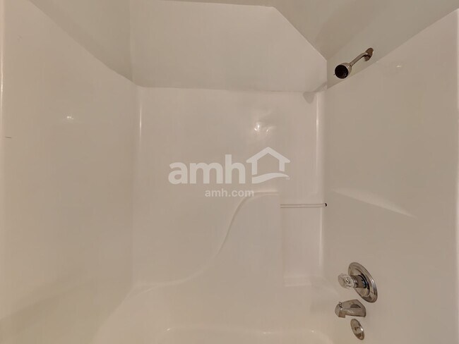 Building Photo - 524 Ryan Ave