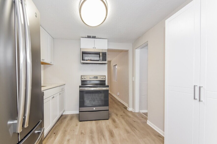 Building Photo - 1809 E Sitka St