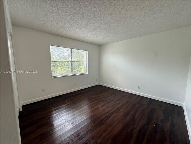 Building Photo - 11120 Royal Palm Blvd