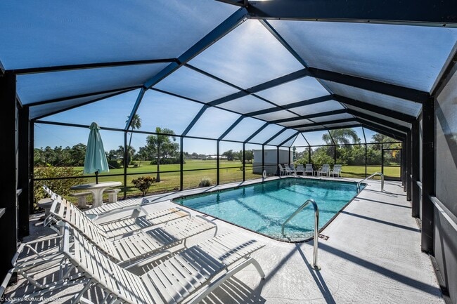 Building Photo - TURNKEY FURNISHED RENTAL ON GOLF COURSE. GROUND FLOOR UNIT