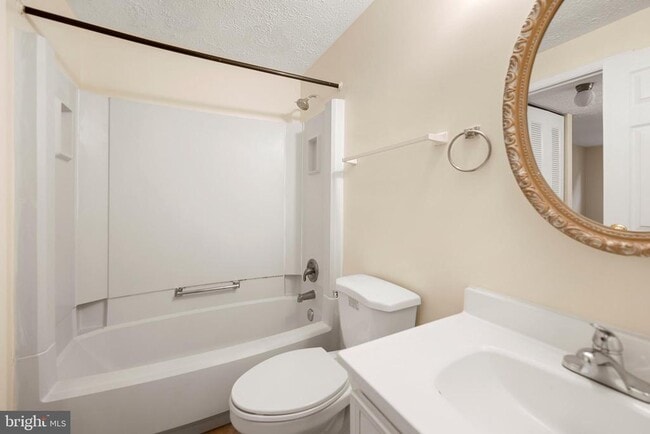 Building Photo - 8439 Lazy Creek Ct