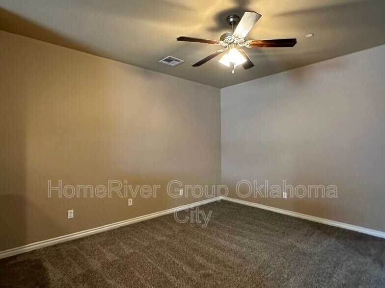 Building Photo - 905 SW 92nd St