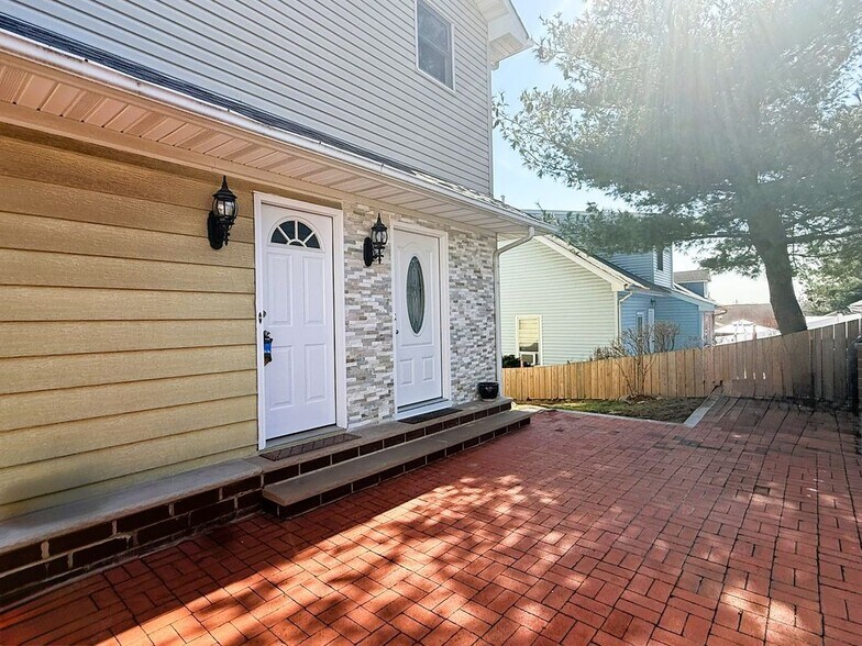 Building Photo - 47 Harding Ct