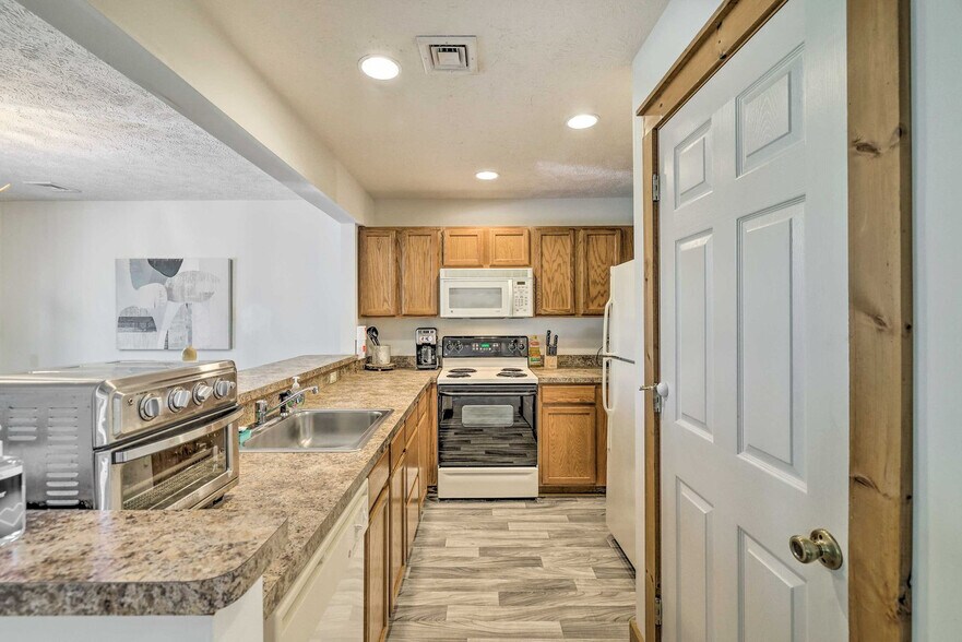 Building Photo - 337 Poplar Ct