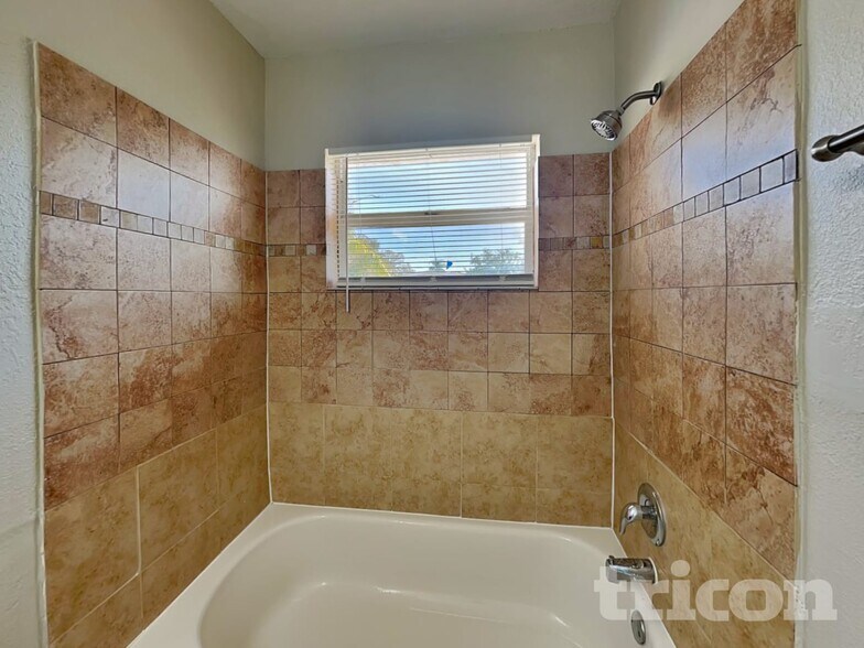 Building Photo - 5601 N 16th St