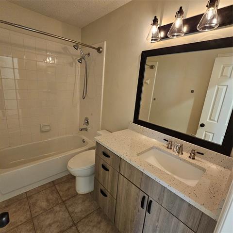 Building Photo - 2817 Oleander Dr