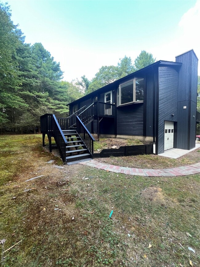 Building Photo - 60 Sunflower Dr