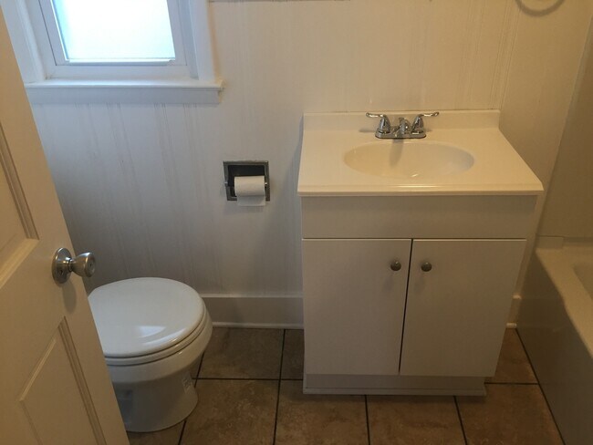 Building Photo - 720 E Wright St