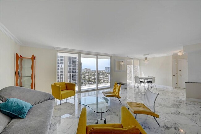 Building Photo - 2030 S Ocean Dr