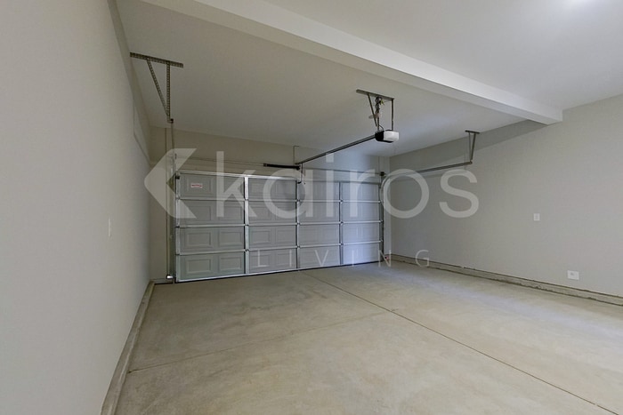 Building Photo - 888 Silent Barge Cv