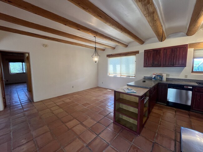 Building Photo - 120 Los Cordovas