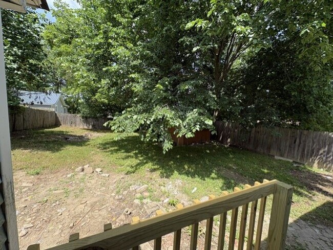 Building Photo - Freshly Updated 3 Bedroom Home with Bonus Room in North Hill