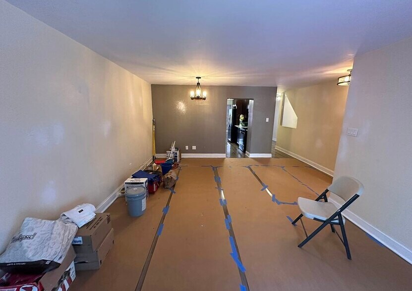 Building Photo - 386B Chauncey St