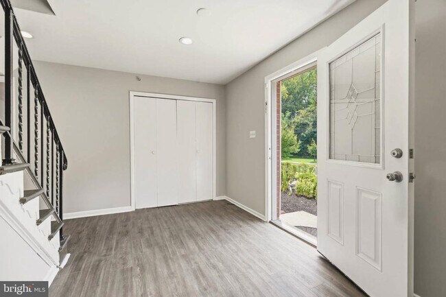 Building Photo - 808 E Franklin Ave