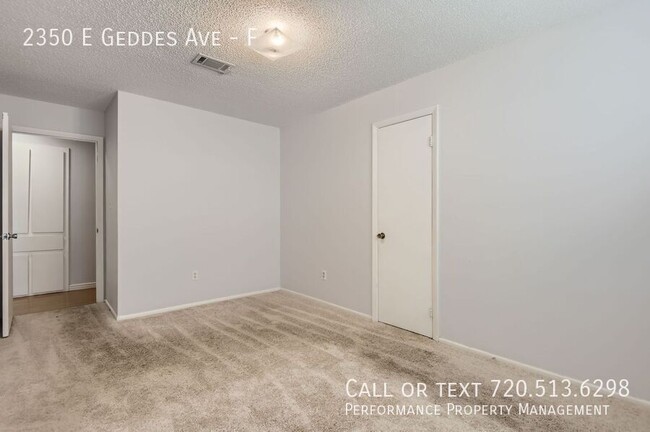 Building Photo - Spacious Three Bedroom Condo