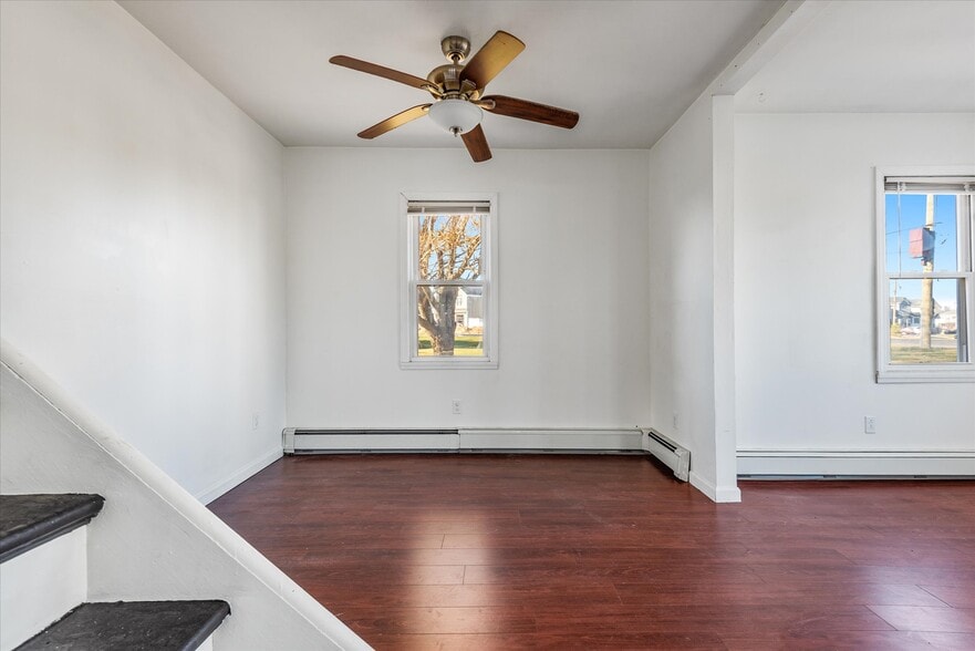 Building Photo - 2 Pirates Cv