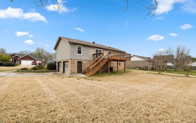 Building Photo - 3 Bed + Complete basement in Maryville