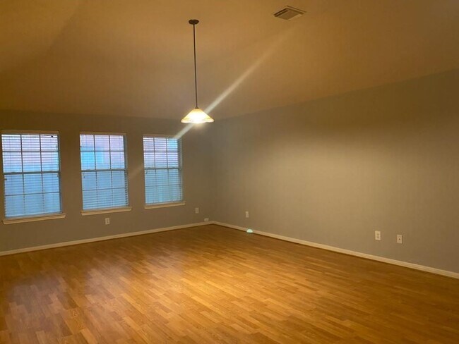 Building Photo - 1206 Charlton Park Dr