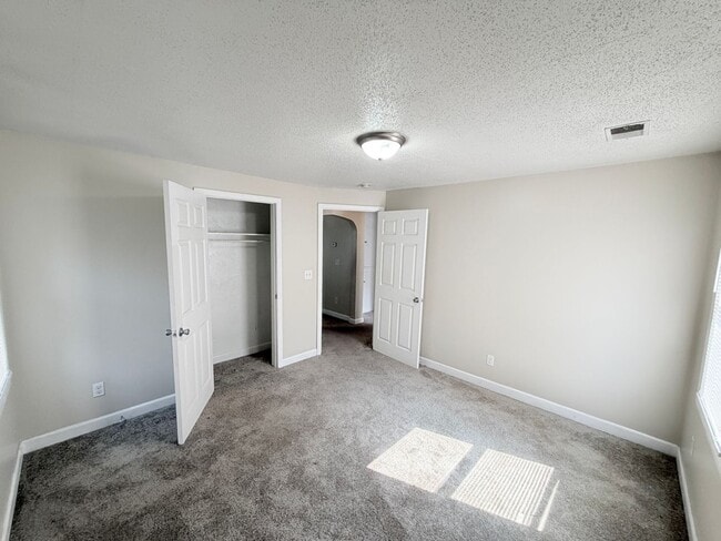 Building Photo - 6215 Lathrop Ave