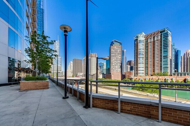 Building Photo - 420 E Waterside Dr