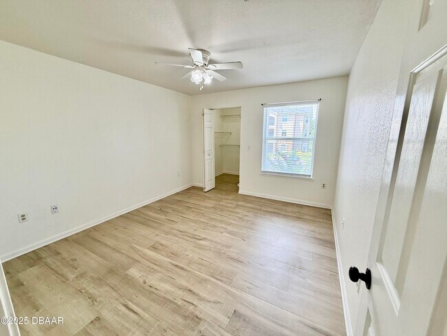 Building Photo - 940 Village Trail