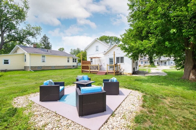 Building Photo - 415 Short St