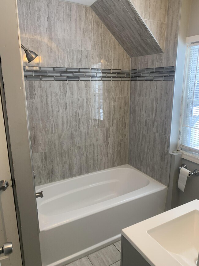 Building Photo - 4067 Paxton Blvd