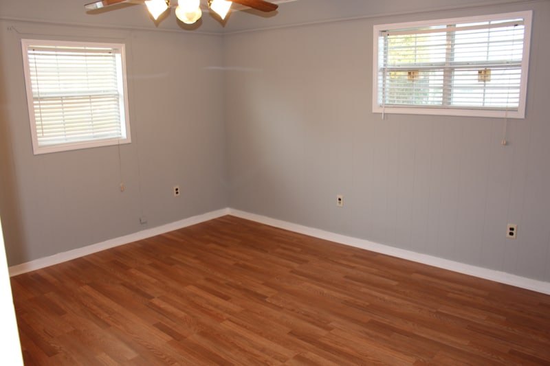 Building Photo - 204 Meadow Ln