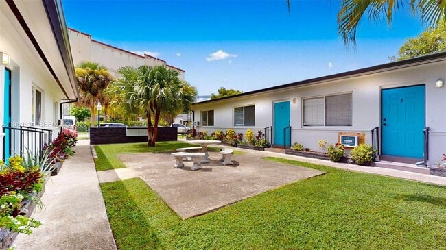 Building Photo - 2499 SW 27th St