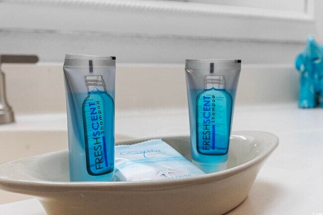 Building Photo - 202 70th Ave N