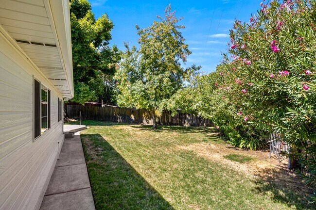 Building Photo - Modern Beauty of Downtown Roseville - 3 Be...